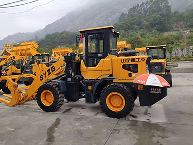 恭喜羅總喜提新車，山宇裝載機(jī)940走起，山宇重工，助您成功！